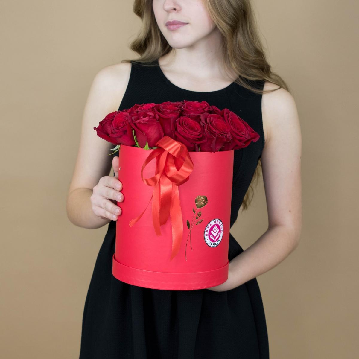 Розы красные в шляпной коробке (№  2301)