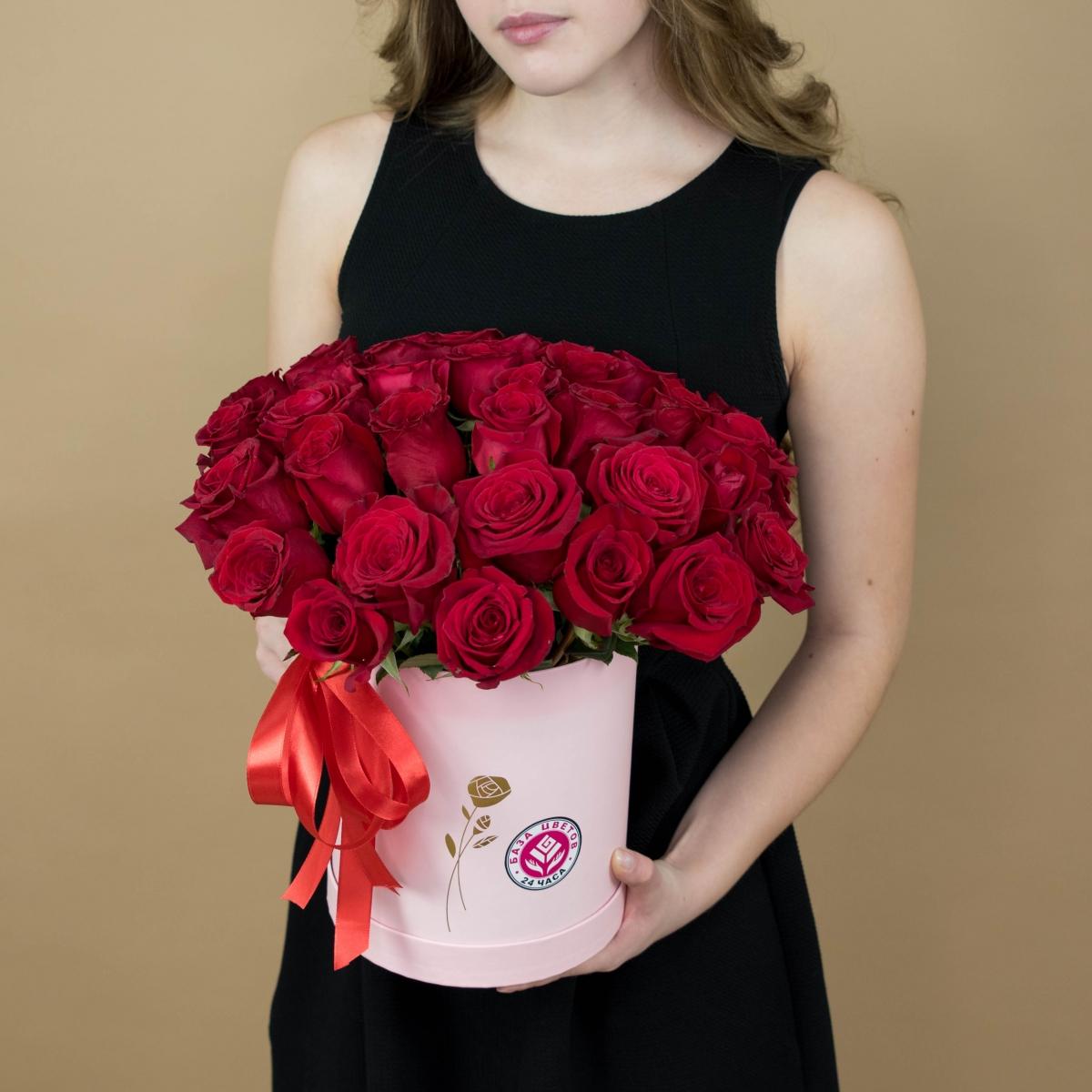 Розы красные в шляпной коробке (№  2301)