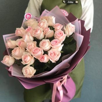 Бело-розовые розы 60 см (Россия) артикул букета: 360018